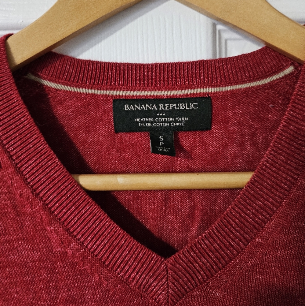 Banana Republic red v neck